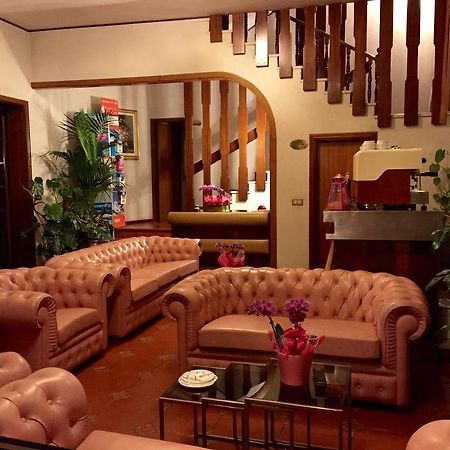 Отель Meuble Lariana Беллария-Иджеа-Марина Экстерьер фото